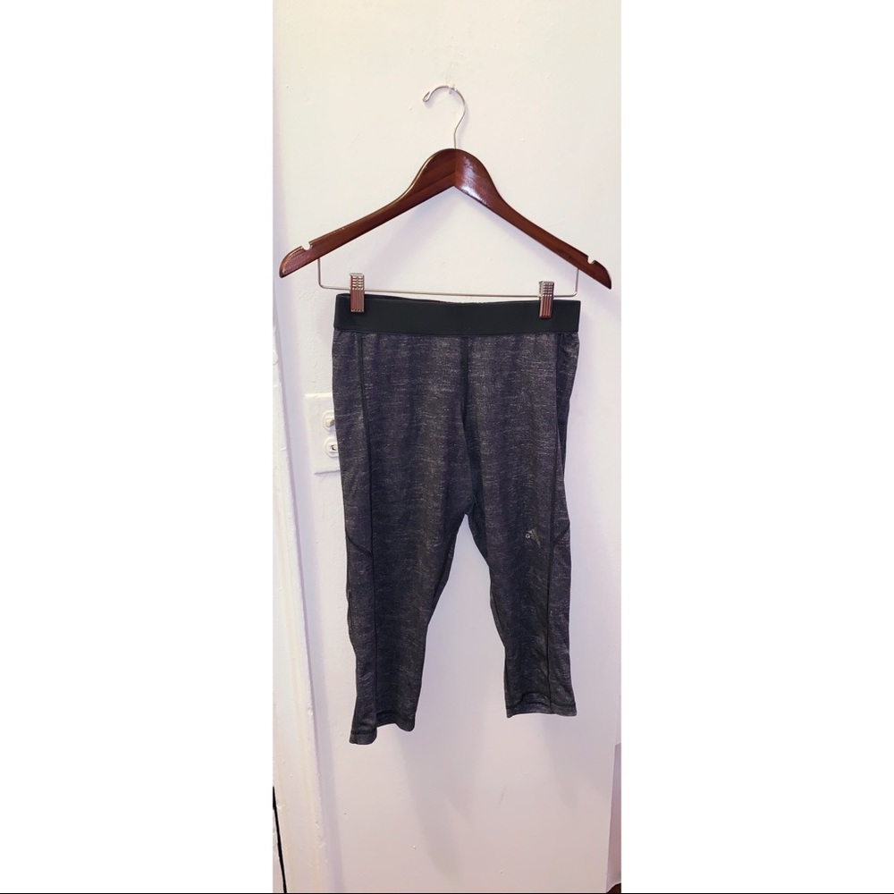 Cropped dark gray Adidas leggings